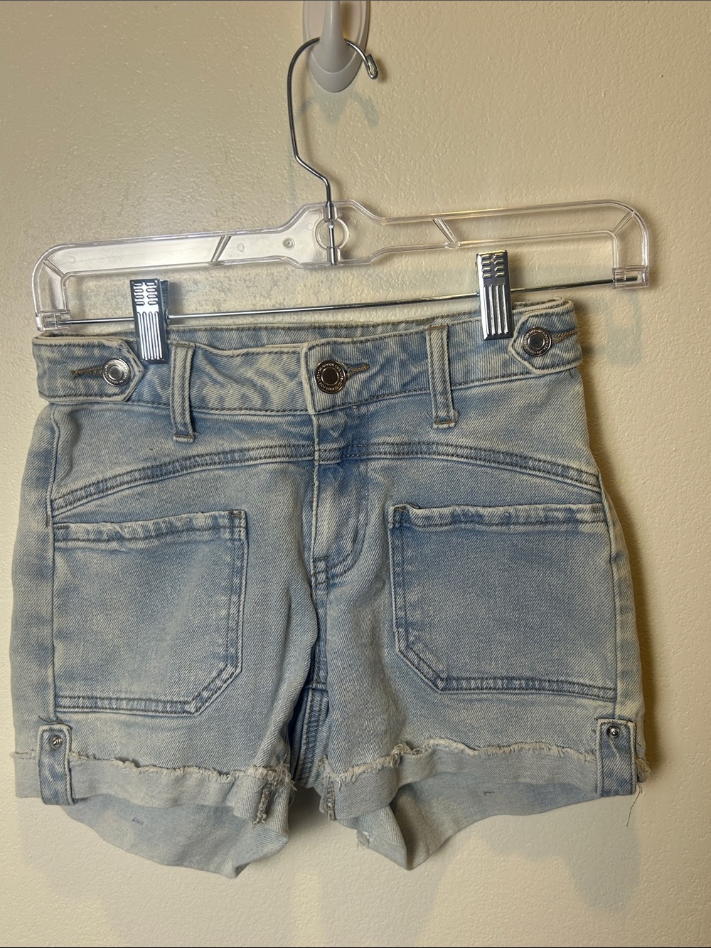 SO Mid Rise Utility Denim Shorts Size 0/24 Light Wash Cuffed